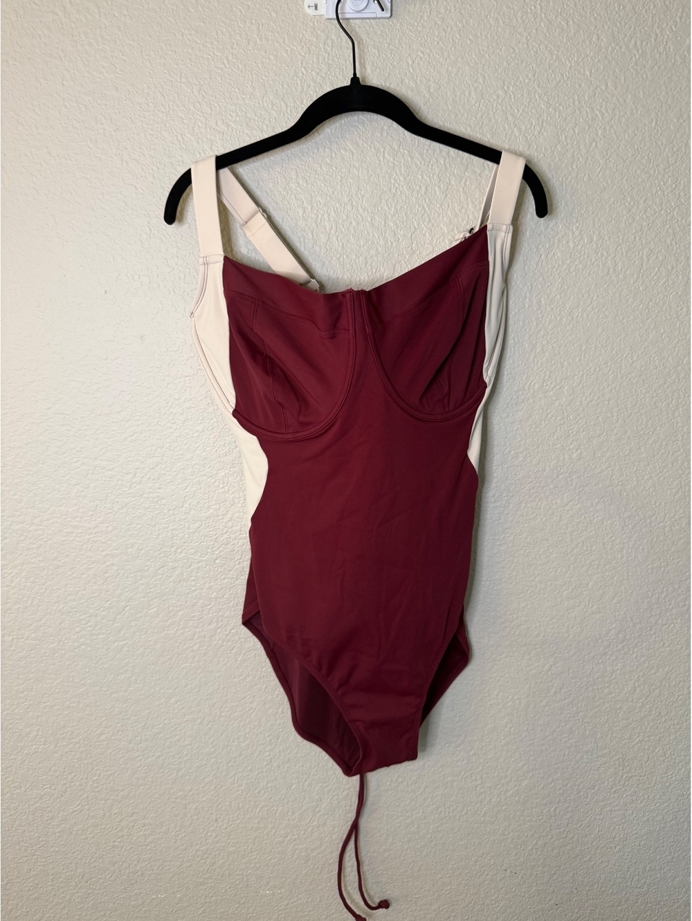 TA3 XL Lifty Contour Dark Cherry/Oat. Reg/long. Full coverage. Cup Size h/i